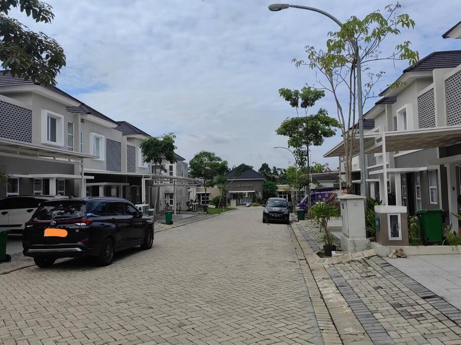 Sweet Tenayan Staycation Near Mall Sudirman Whole House Villa